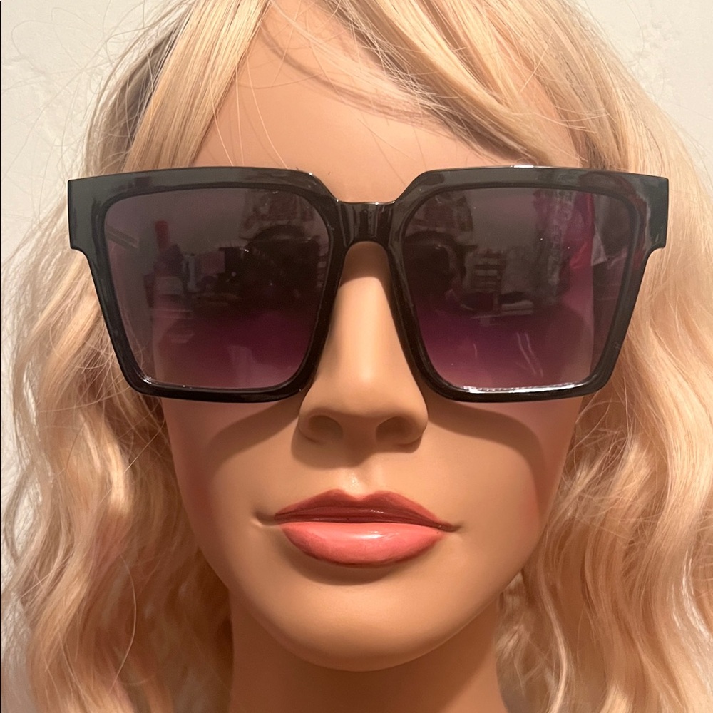 Island Sunglass Club Black And Gold Oversized Square Sunglasses